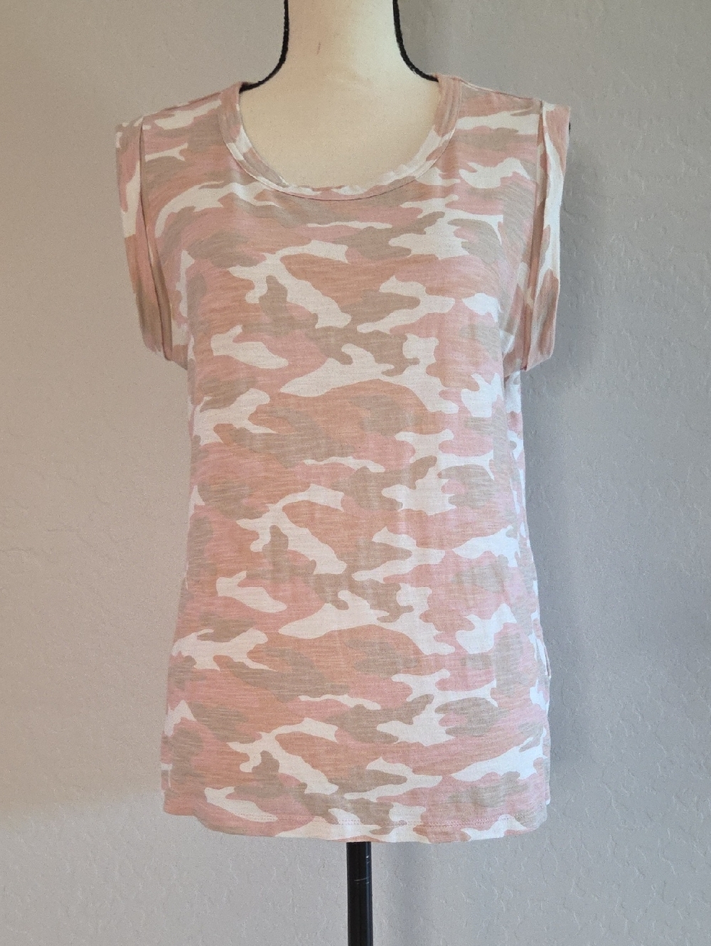 Banana Republic Lightweight Pink Camo Tank Top/Sleeveless Shirt Size M One Owner